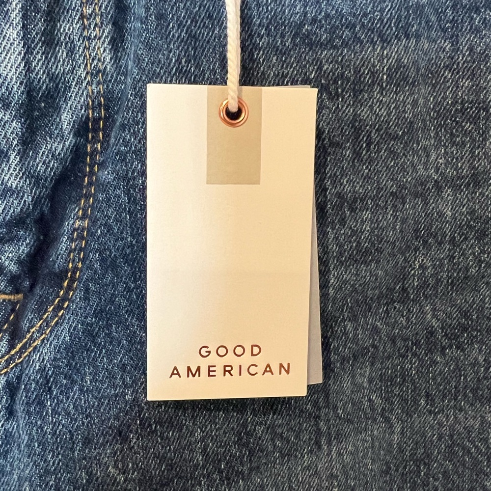 Good American Good 90s Slim Ripped Knee Straight Jeans in Indigo061 (6) - Picture 12 of 13